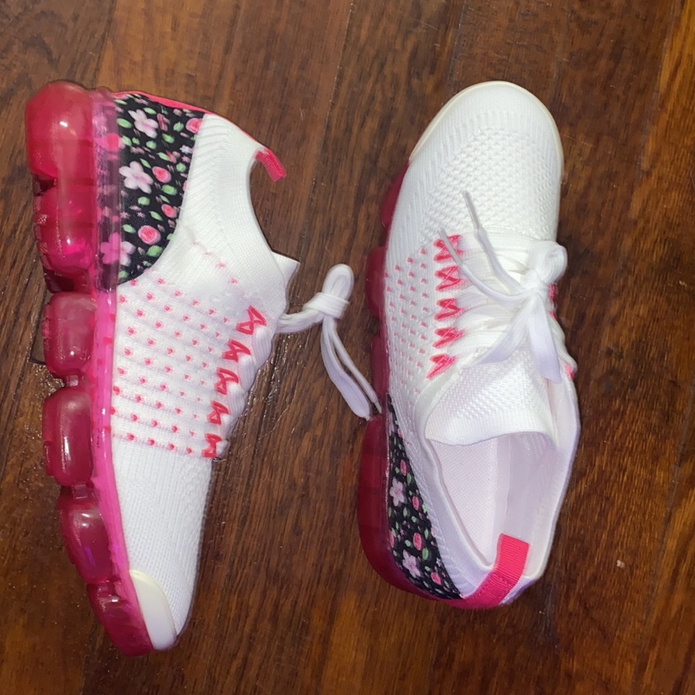 Pretty in pink babes